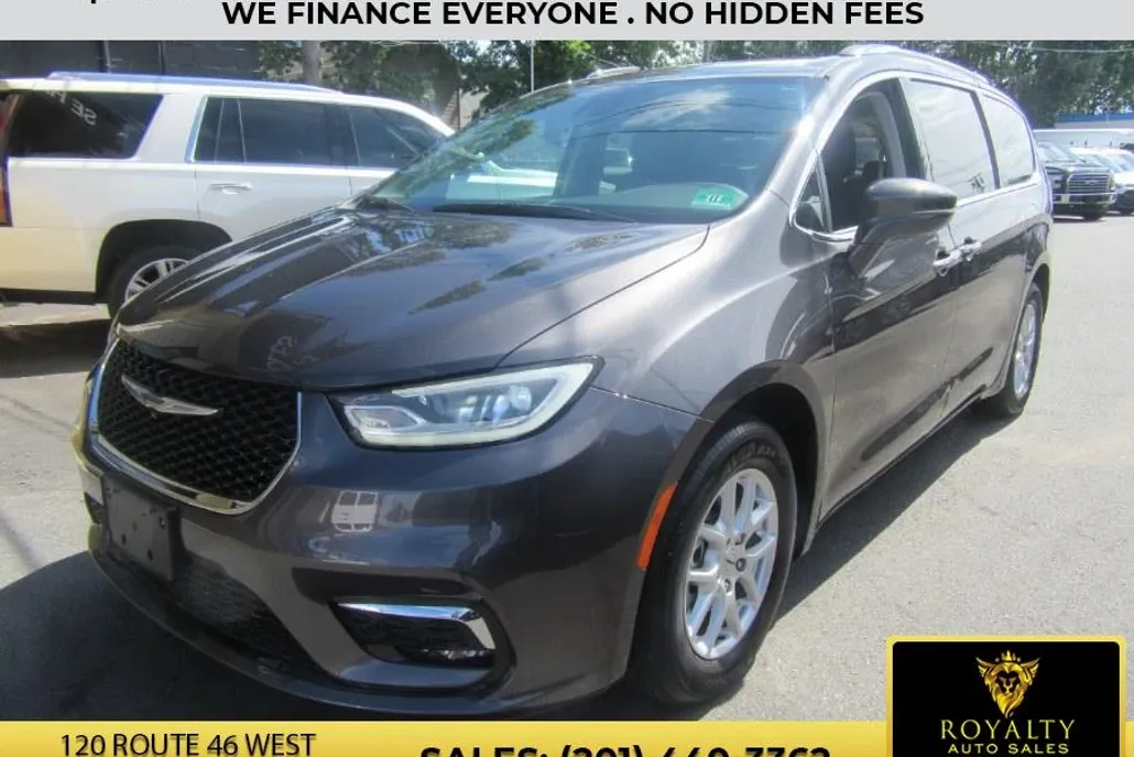 2021 Chrysler Pacifica Touring L photo 1