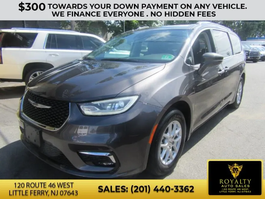 2021 Chrysler Pacifica Touring L photo 1
