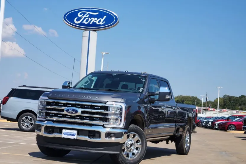 2026 Ford F-350 Lariat photo 1