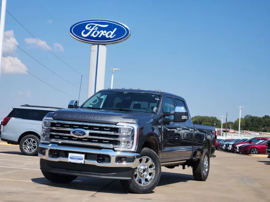 2026 Ford F-350 Lariat photo 1