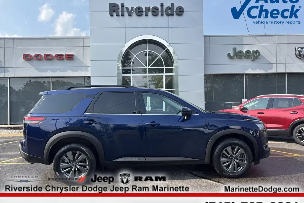 2024 Nissan Pathfinder SV photo 1