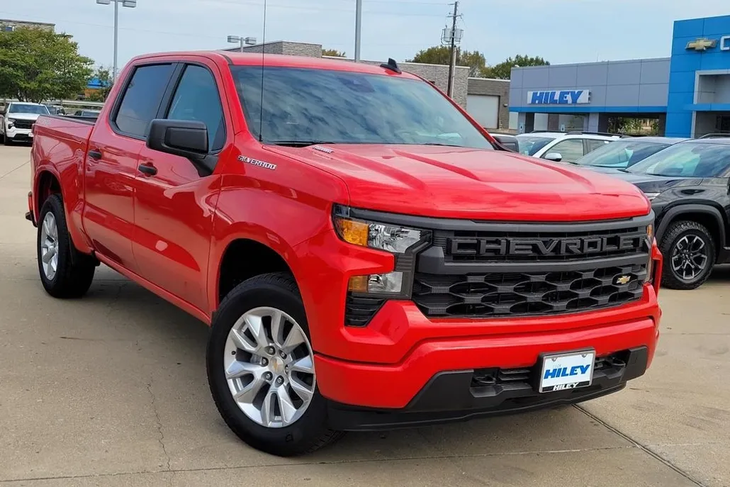2025 Chevrolet Silverado 1500 Custom photo 1