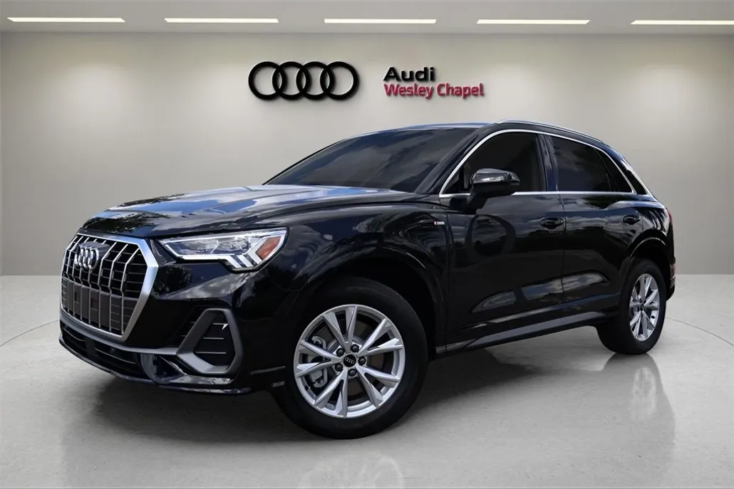 2025 Audi Q3 45 TFSI S line Premium photo 1