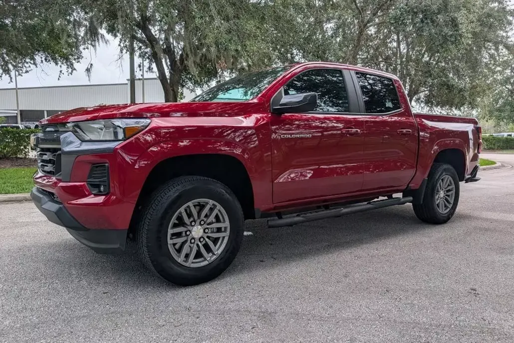 2023 Chevrolet Colorado LT photo 1