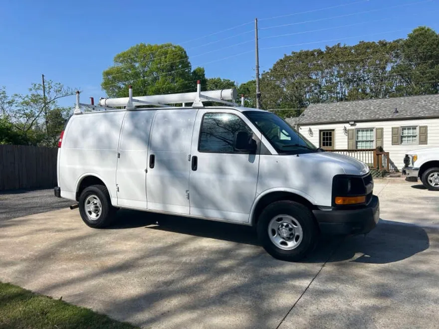 2016 Chevrolet Express 3500 Cargo Van photo 1