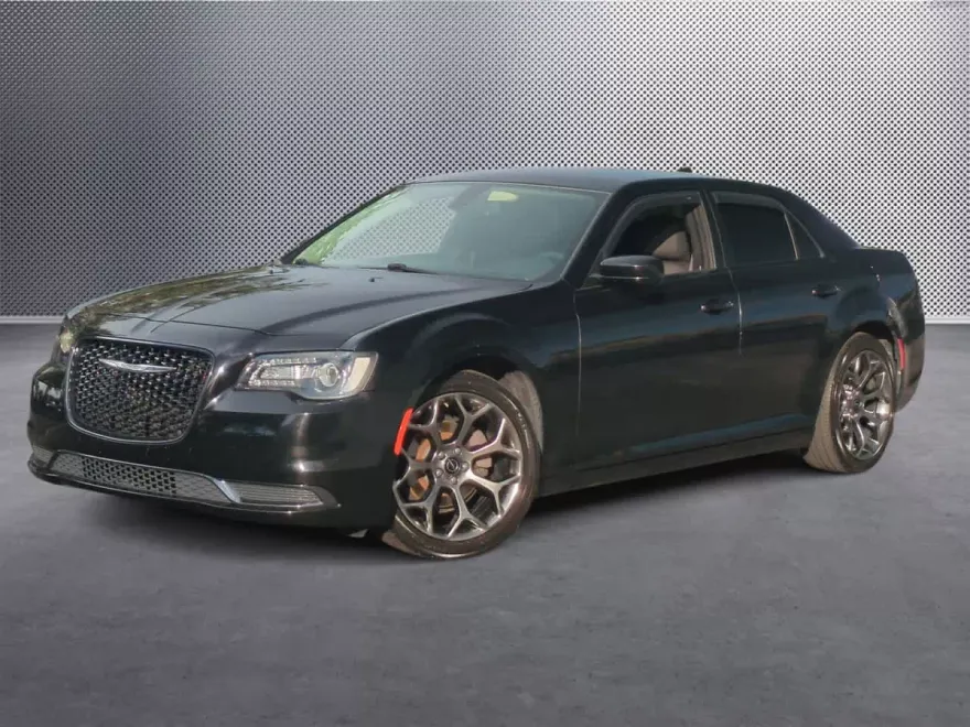 2018 Chrysler 300 Touring photo 1