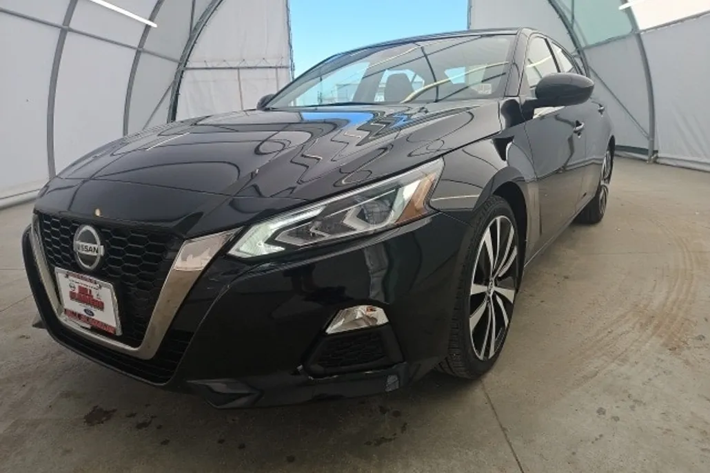 2022 Nissan Altima 2.5 SR photo 1