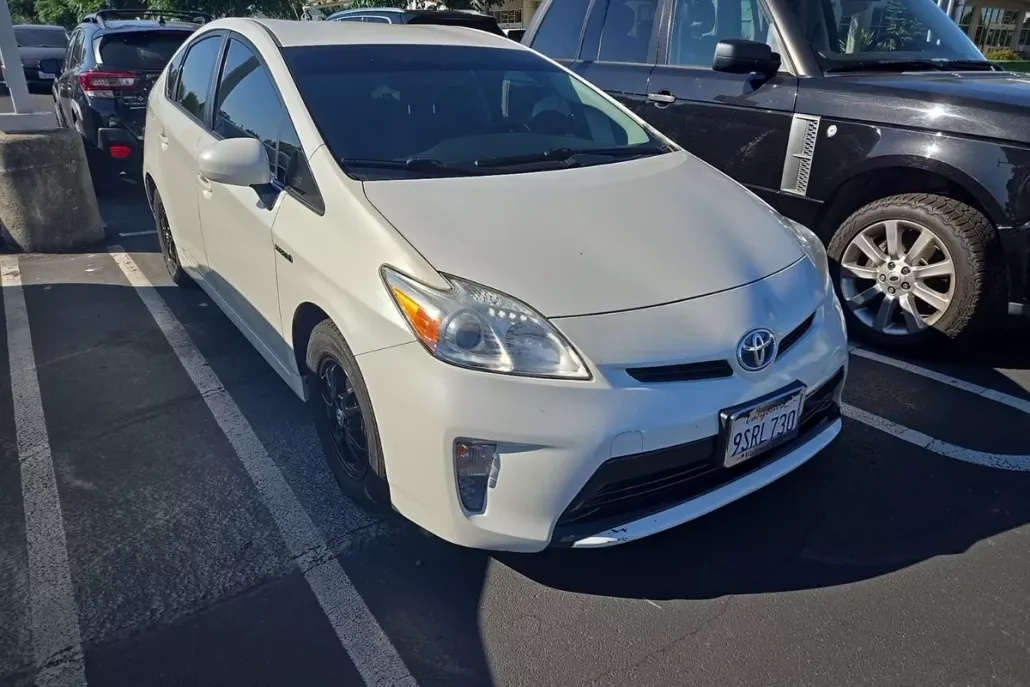 2013 Toyota Prius Five photo 1