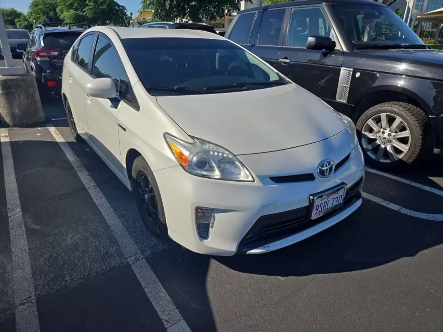 2013 Toyota Prius Five photo 1