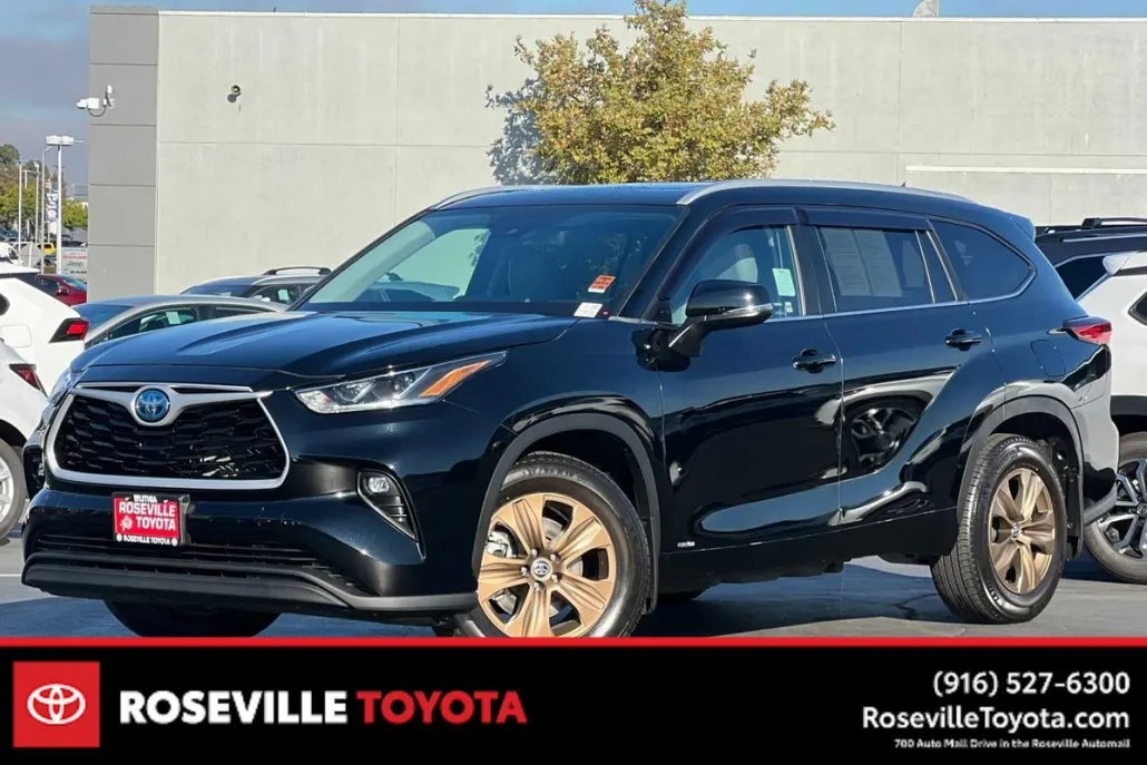 2023 Toyota Highlander Hybrid Bronze Edition photo 1