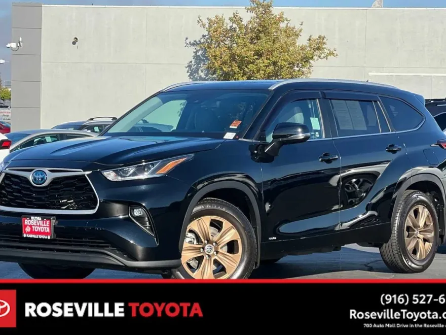 2023 Toyota Highlander Hybrid Bronze Edition photo 1
