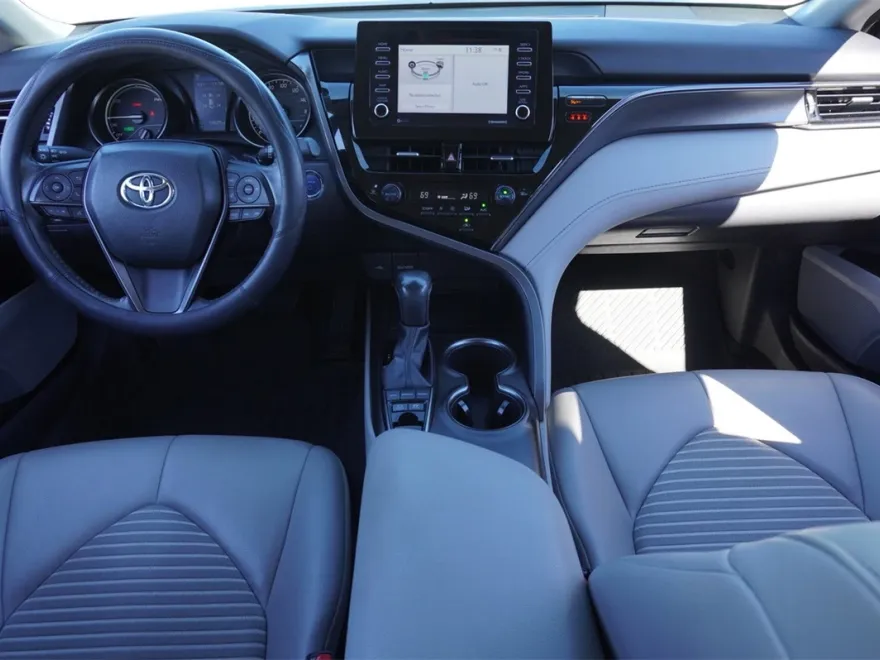 2023 Toyota Camry Hybrid SE photo 1