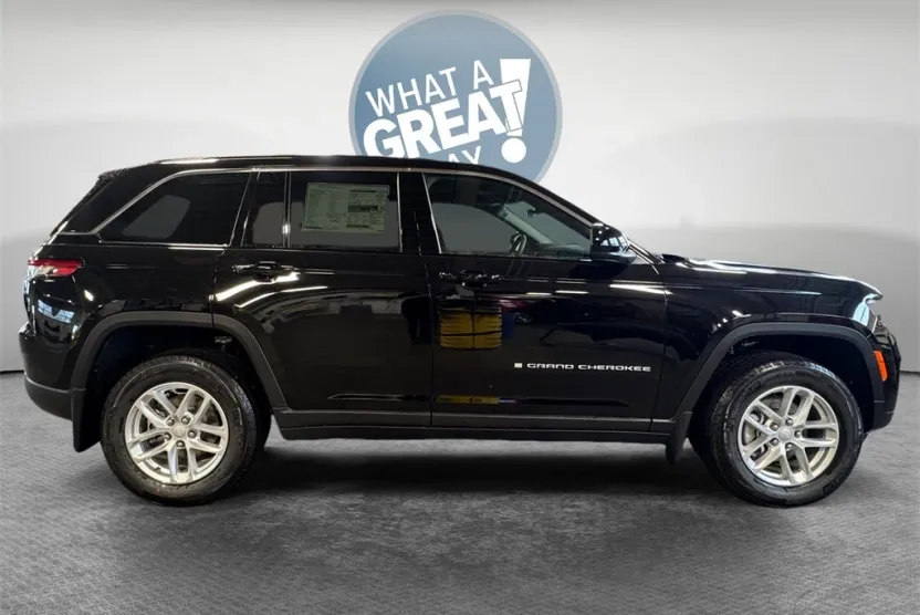 2025 Jeep Grand Cherokee Base photo 1