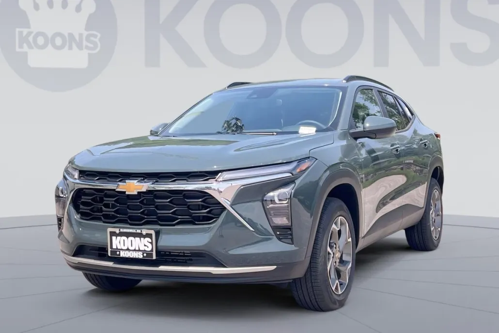 2025 Chevrolet Trax LT photo 1
