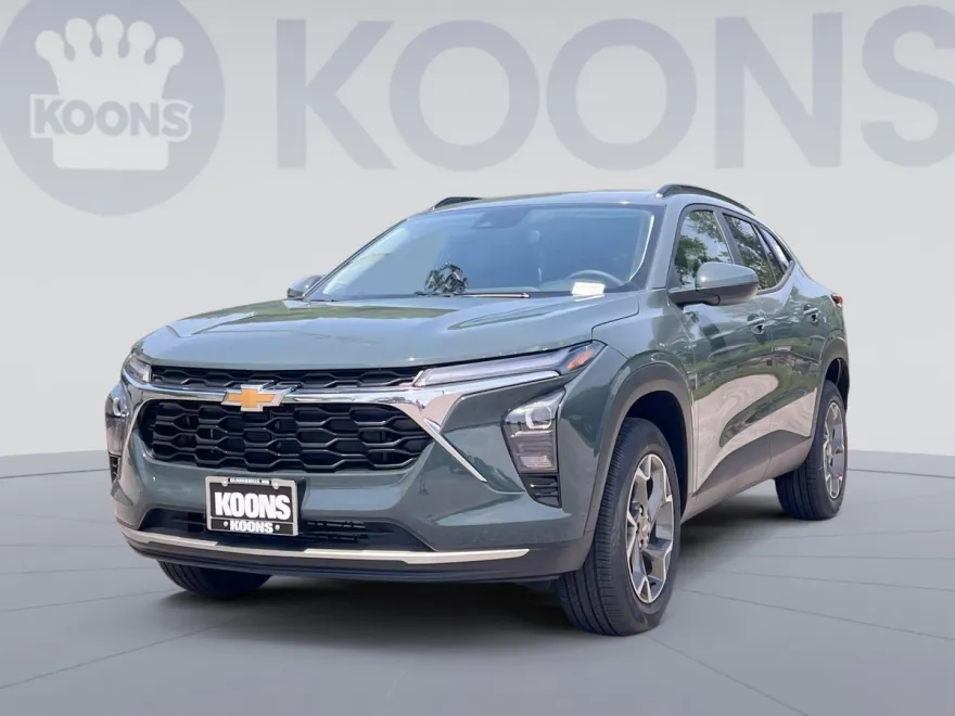 2025 Chevrolet Trax LT photo 1