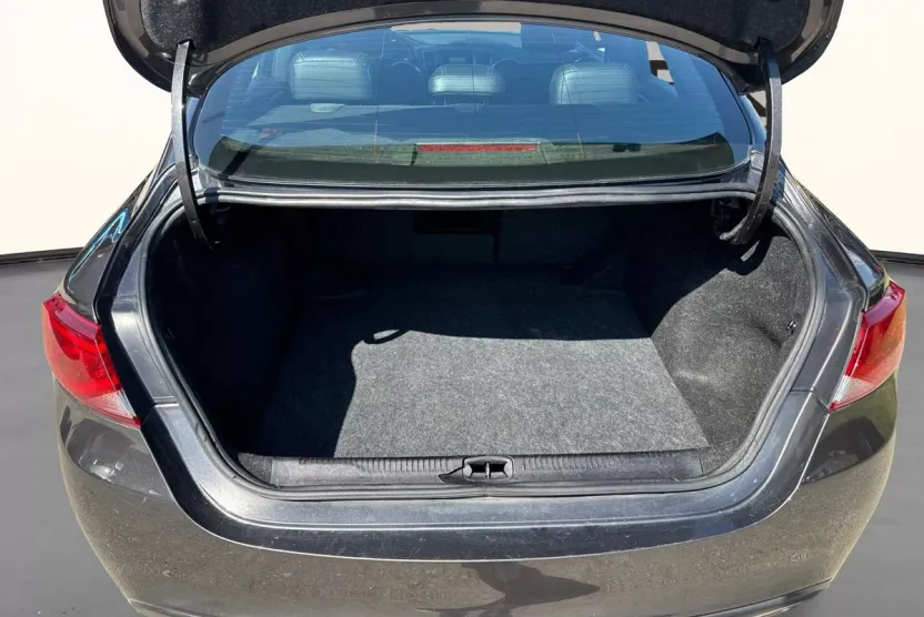 2016 Chrysler 200 photo 1