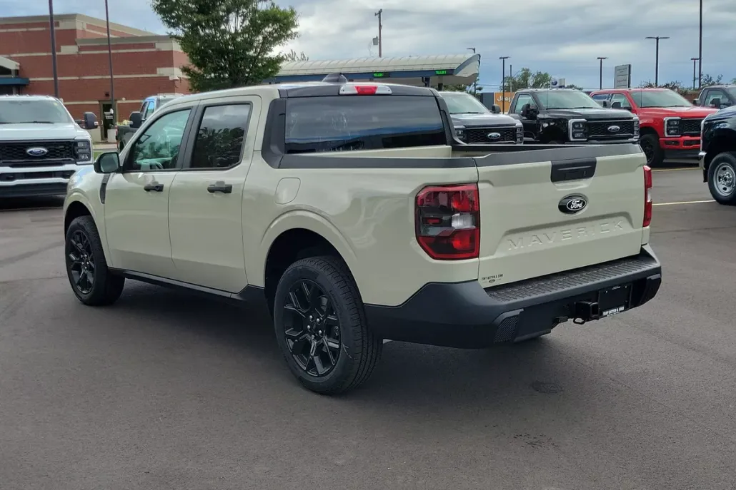 2025 Ford Maverick XLT photo 1