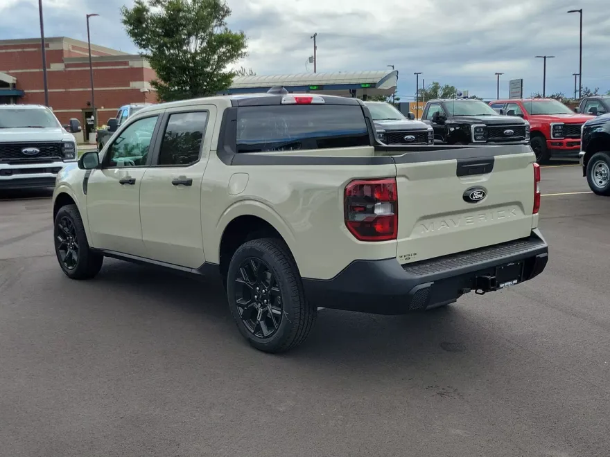2025 Ford Maverick XLT photo 1