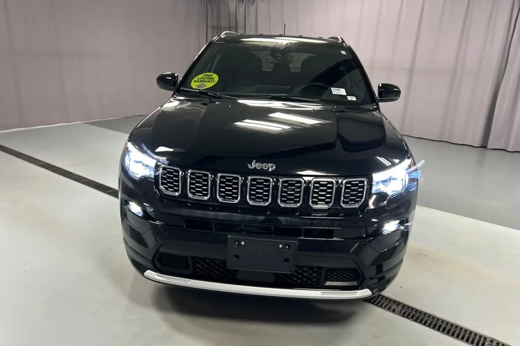 2024 Jeep Compass Limited photo 1