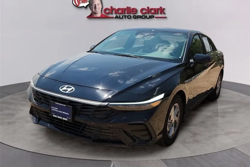 2025 Hyundai Elantra SE photo 1