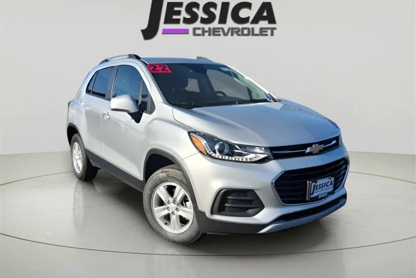 2022 Chevrolet Trax LT photo 1