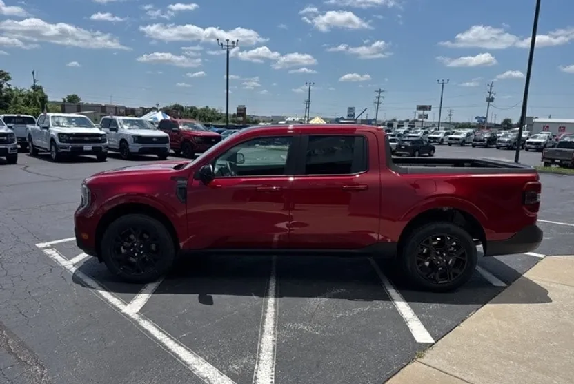 2025 Ford Maverick Lariat photo 1