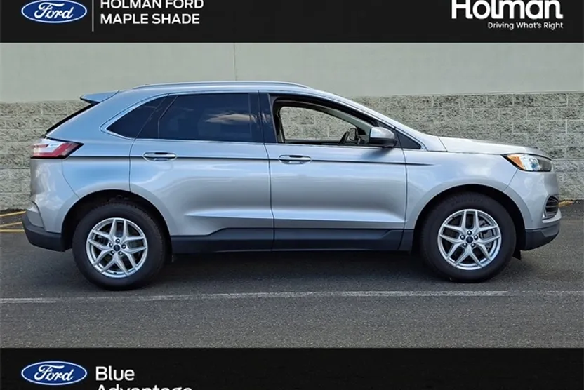 2022 Ford Edge SEL photo 1