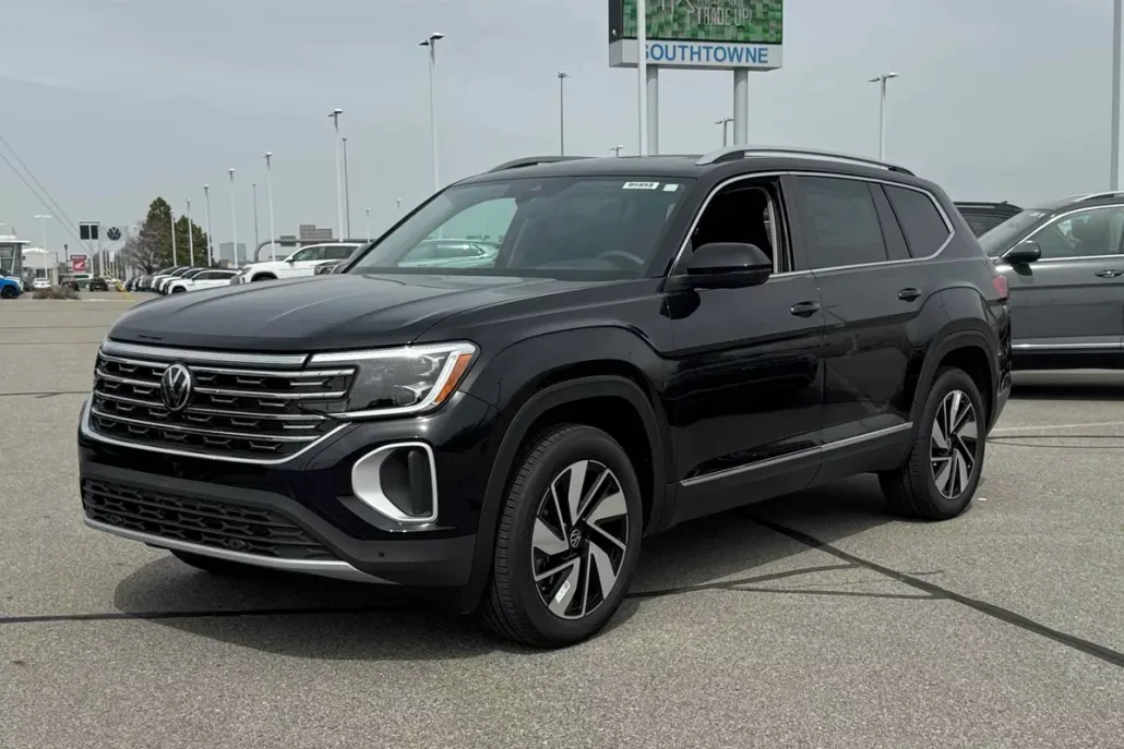 2025 Volkswagen Atlas SEL photo 1
