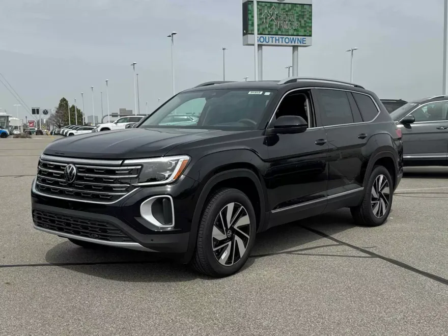 2025 Volkswagen Atlas SEL photo 1