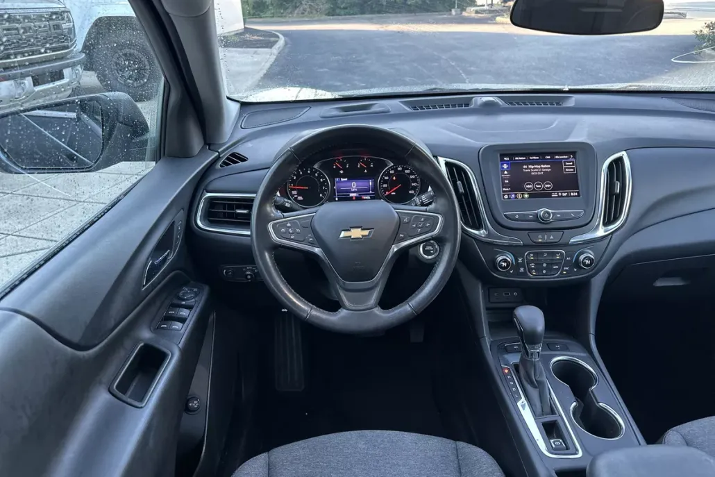2022 Chevrolet Equinox LT photo 1
