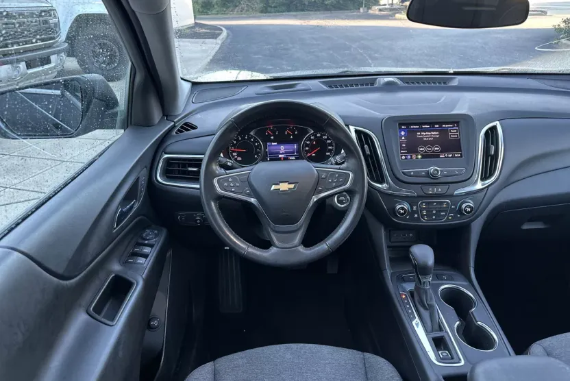 2022 Chevrolet Equinox LT photo 1