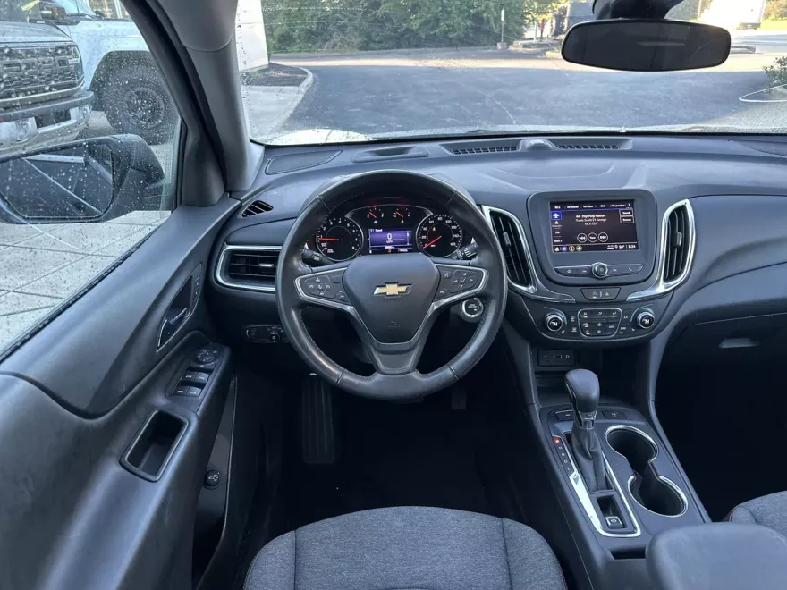 2022 Chevrolet Equinox LT photo 1