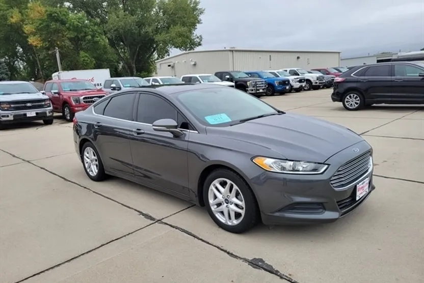 2015 Ford Fusion SE photo 1