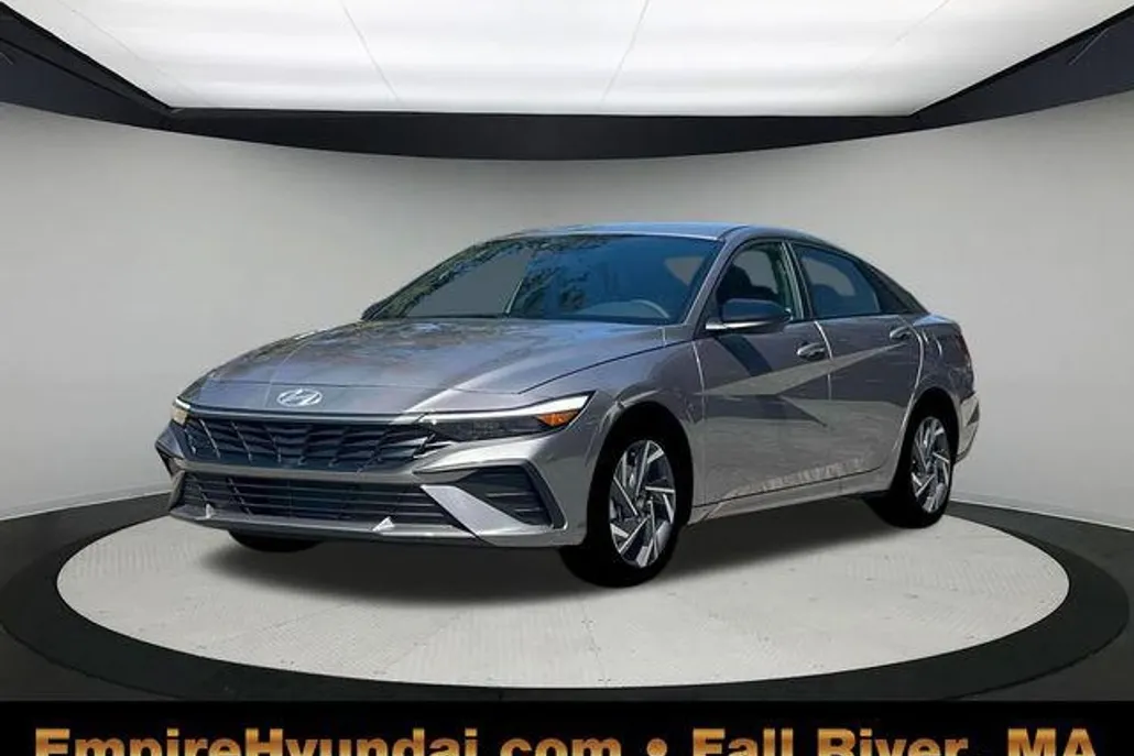 2025 Hyundai Elantra SEL Sport photo 1