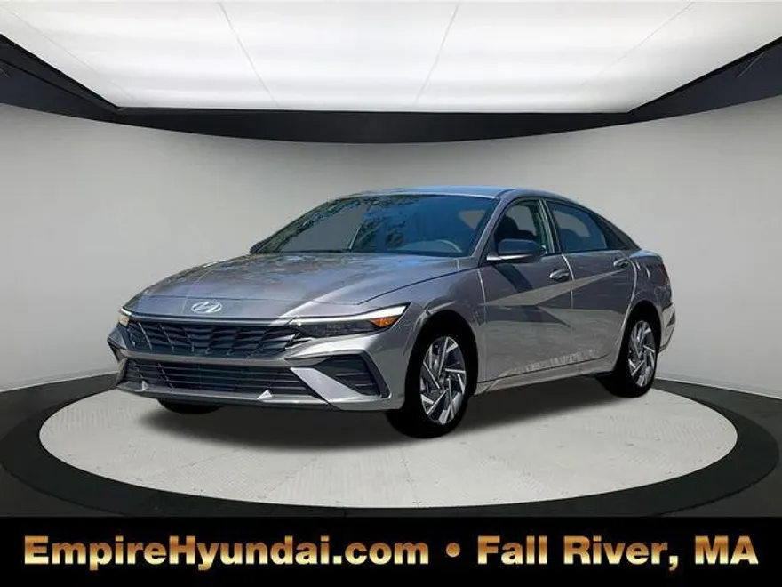 2025 Hyundai Elantra SEL Sport photo 1
