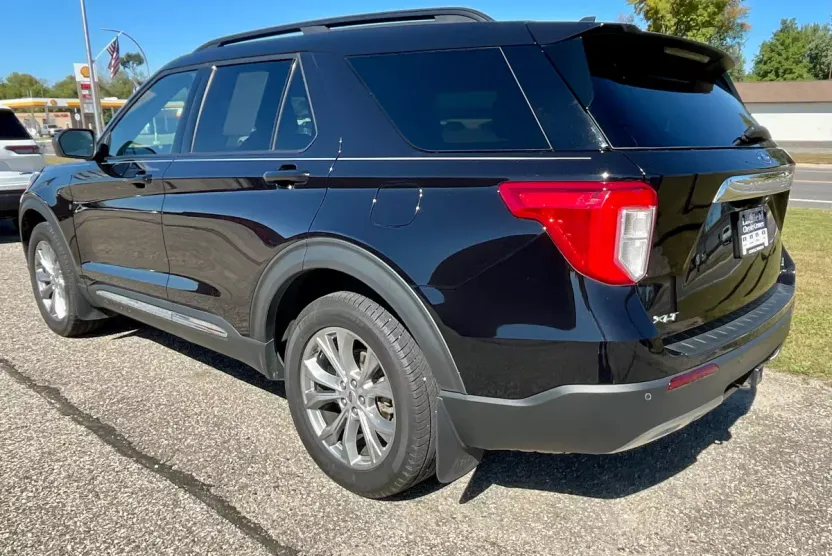2022 Ford Explorer XLT photo 1