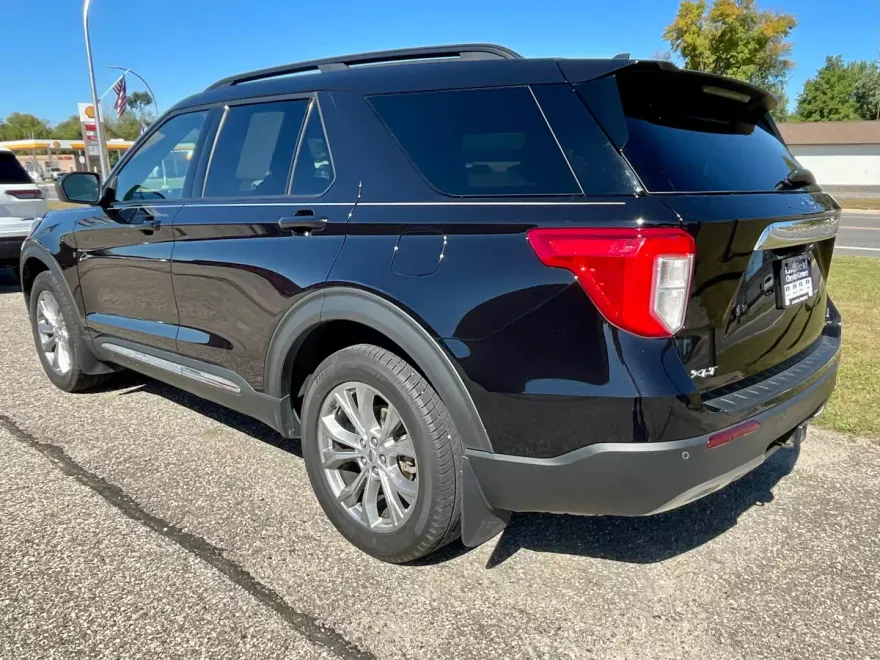 2022 Ford Explorer XLT photo 1
