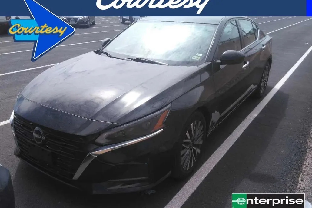 2023 Nissan Altima 2.5 SV photo 1