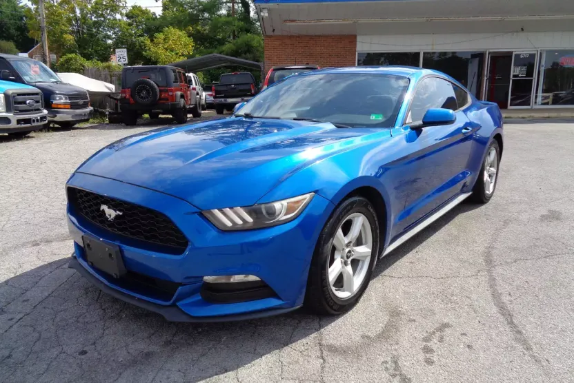 2017 Ford Mustang V6 photo 1