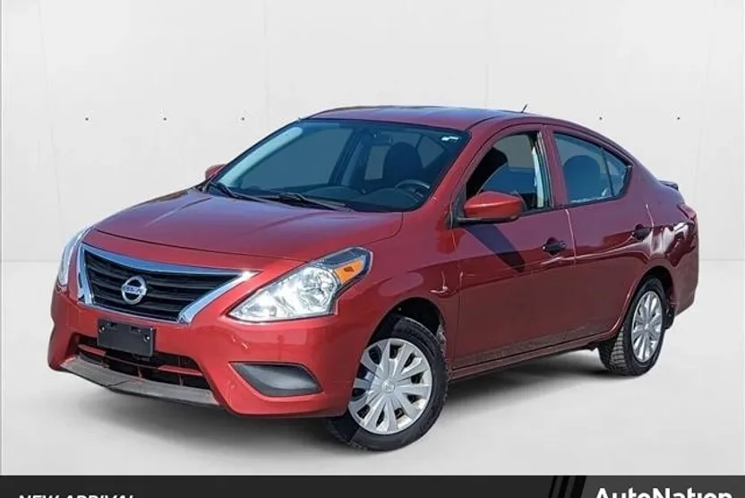 2017 Nissan Versa Plus photo 1