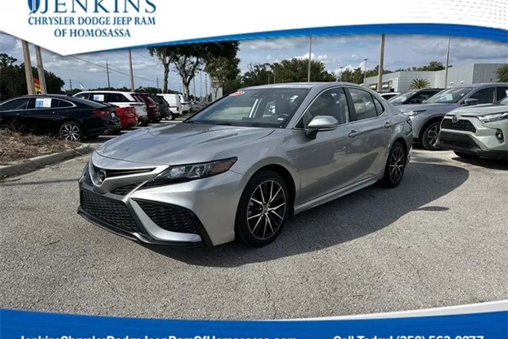 2023 Toyota Camry SE photo 1