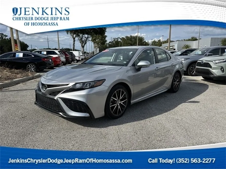 2023 Toyota Camry SE photo 1