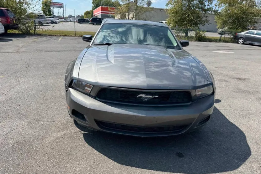 2011 Ford Mustang V6 photo 1