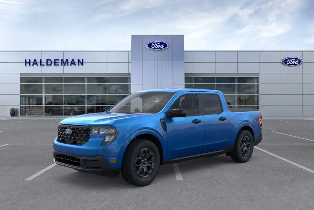 2025 Ford Maverick XLT photo 1