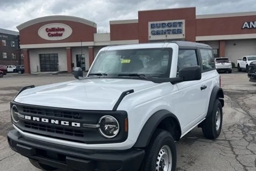 2025 Ford Bronco Base photo 1