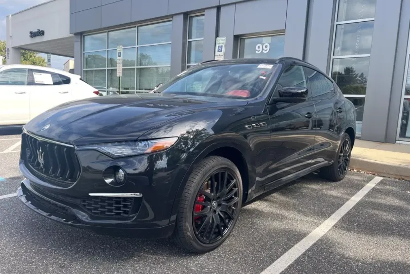 2022 Maserati Levante GT photo 1
