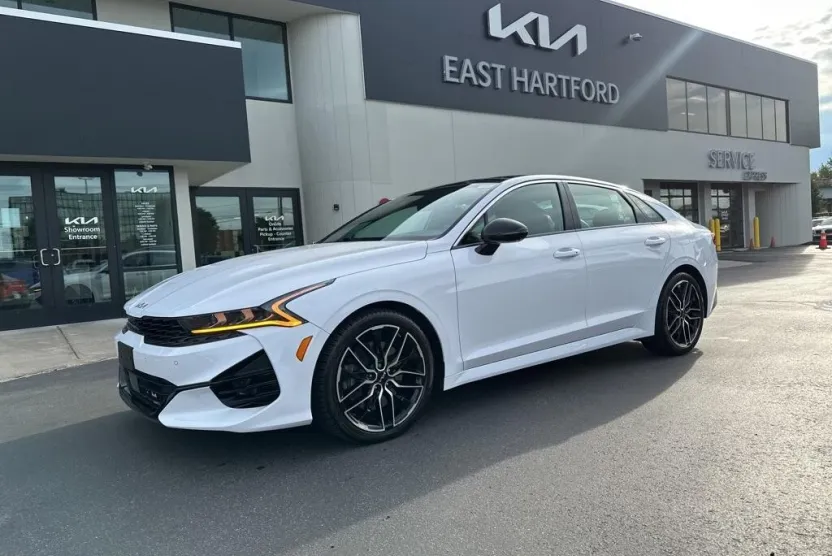 2023 Kia K5 GT photo 1