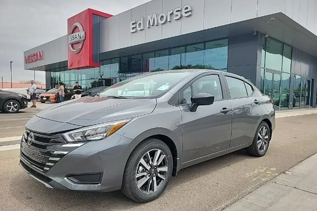 2025 Nissan Versa S photo 1