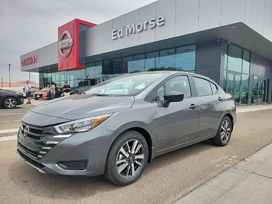 2025 Nissan Versa S photo 1