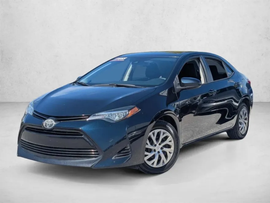 2019 Toyota Corolla LE photo 1